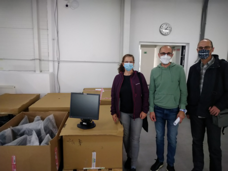 Representatives of AMAVET and the CEO of AfB Slovakia with five cartons of monitors.